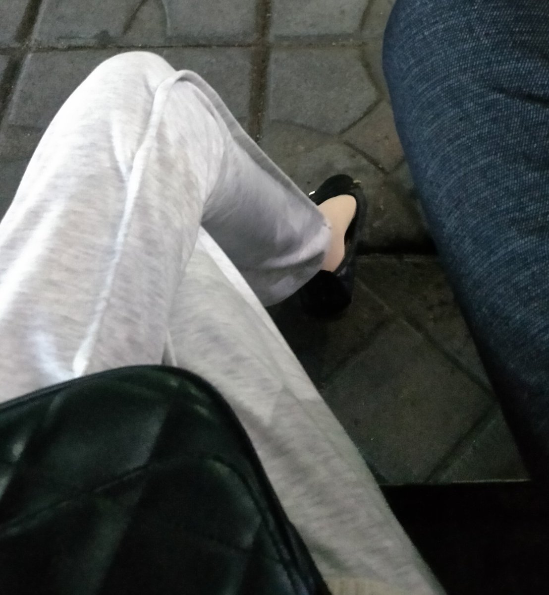 sabillaaa460's tweet photo. ternyata celana kulot yg seliweran di tiktok itu beneran worth it dibeliiii, 

sebelum beli ini mikir ribuan kali takut bahannya mengecewakan, 
realnyaa malah bikin mikir kenapaa aku ga belii dari duluuu??😣😣😣 https://t.co/jWuOwPmE4s