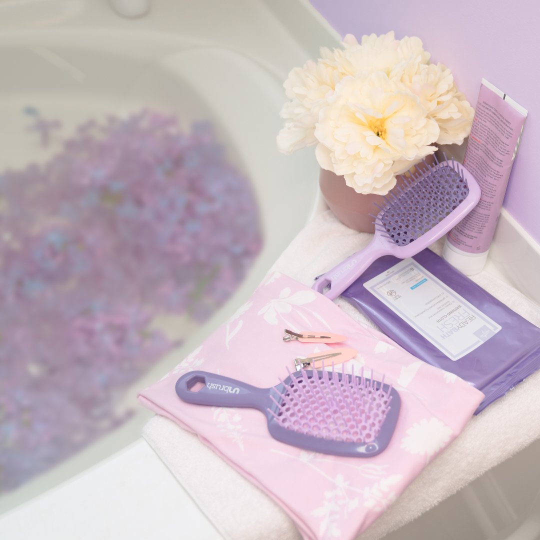 fhiheat's tweet photo. UNlock stress-free detangling with the UNbrush! 🔓 Our DuoFlex™ bristles gently glide through hair, detangling and smoothing at the same time 🙌🏽
#fhiheat #unbrush #detangling #hairstyling #stressrelief https://t.co/QknpMLN9Ud