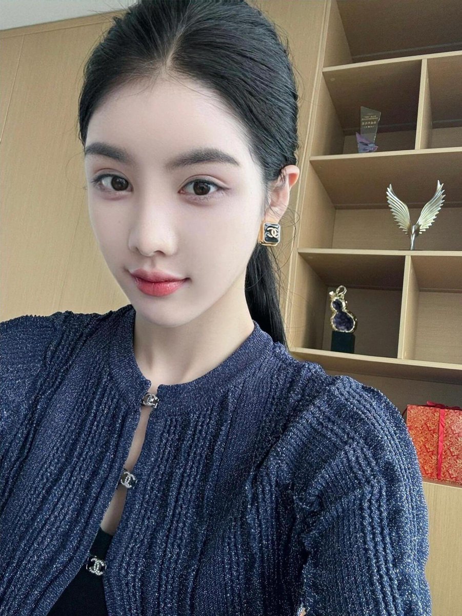 这颜值的美女同事你喜欢吗？

上海v:ytocccc https://t.co/HRx1GdEDAn