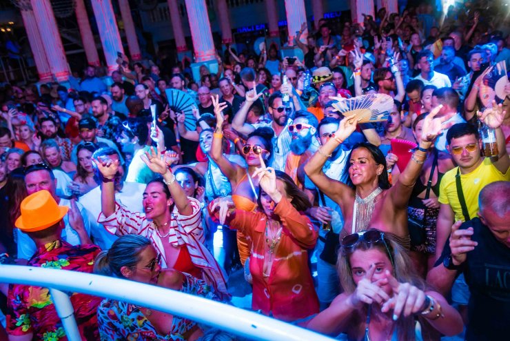 Clockwork Orange originals celebrate 30 years on Ibiza at Es Paradis dlvr.it/T9jxwT