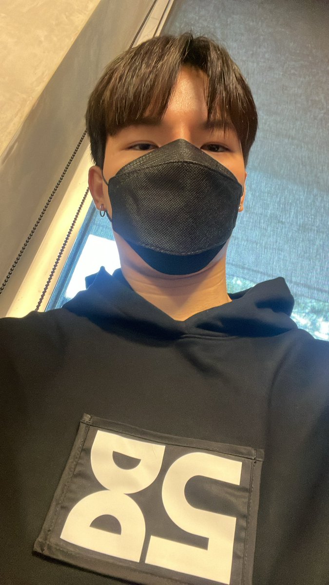 minminimax's tweet photo. สวัสดีครับ 28 เองครับ 555555
ชื่อ มินทร์ นะครับ
ตอนนี้เป็นศิลปินฝึกหัดอิสระ แอร์ไทม์อีพีจริงน้อยมาก วอนทุกคนไปช่วยกันดูคลิปเดี่ยวนะครับ ตั้งใจทำตั้งใจซ้อมมากๆ ขอฝากเนื้อฝากตัวกับแฟนๆรายการด้วยครับ ขอบคุณครับ 🙏🏻 😚😚 #19LabEP3 #19Lab #19Lab28 https://t.co/cS5700eOh8