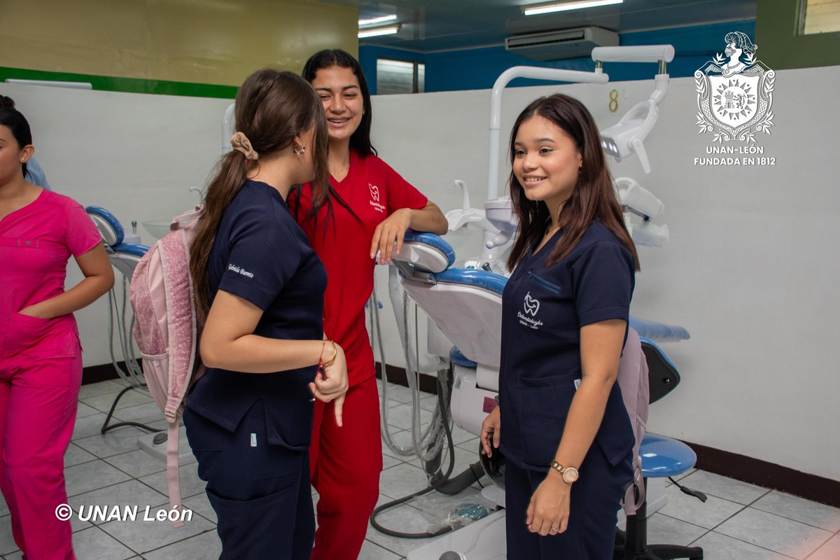 La UNAN-León inaguró este jueves 17 de julio la Clínica Odontológica "Aracely Pérez" un avance educativo revolucionario de la mano del Gobierno de Reconciliación y Unidad Nacional, presidido por el Cmte. Daniel Ortega y la Cra. Rosario Murillo. Esta clínica está ubicada en el