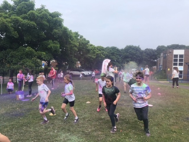 SMagdalens's tweet photo. More Year 3 colour run fun! https://t.co/5ZhYH4p8SX