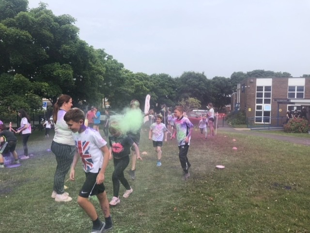 SMagdalens's tweet photo. More Year 3 colour run fun! https://t.co/5ZhYH4p8SX