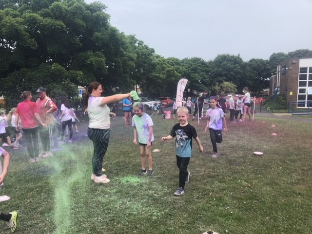 SMagdalens's tweet photo. More Year 3 colour run fun! https://t.co/5ZhYH4p8SX
