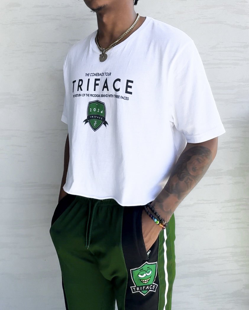 1DeboTaylor's tweet photo. The Comeback Tour Tees From
T R I F A C E https://t.co/I6y4q3hkxF