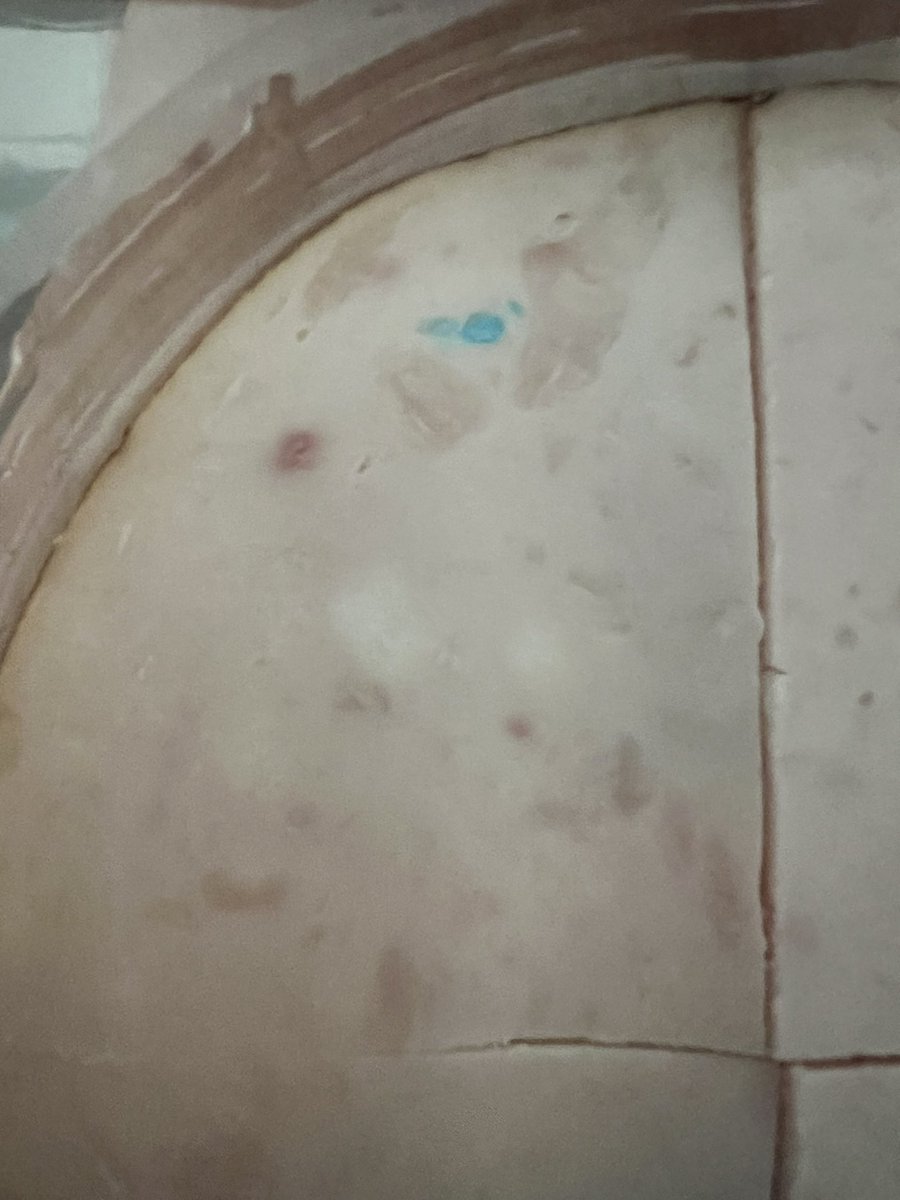 simlyne's tweet photo. @AldiFrance Morceau de plastique dans «  blanc de dinde doré au four x4 » acheter aujourd’hui, Lot 2426418 20196

Que faire ? https://t.co/0sCDb5XcEY