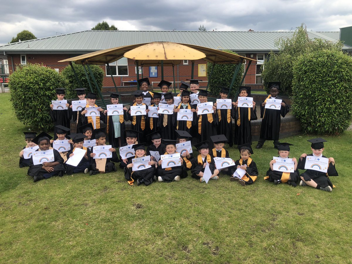 hgprimary's tweet photo. We were so proud of our EYFS, KS1 and KS2 Rainbow Passport graduates today! Over 50 children took part and carried out a range of new and exciting experiences! Amazing and very well done! 🥰👏🌈💚 #characterandresilience @RainbowEduMAT https://t.co/3jg4JVasst