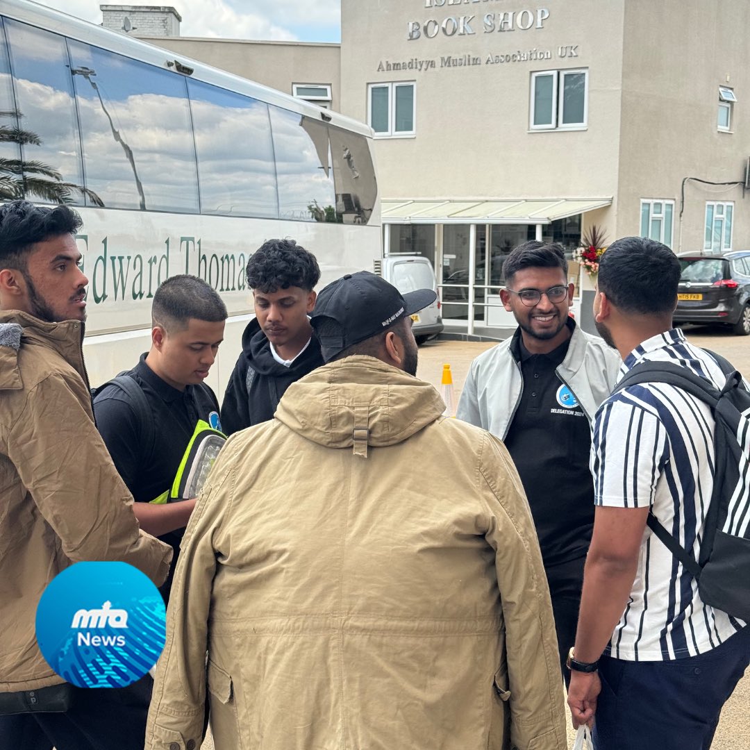 NewsMTA's tweet photo. 🇲🇺✈️🇬🇧 A delegation of Waqf-e-Nau have arrived from Mauritius for Jalsa Salana UK 2024, Alhamdulillah!

…Ready to serve the guests of the Promised Messiah (as). #JalsaUK #JalsaConnect https://t.co/3U1saAunt5