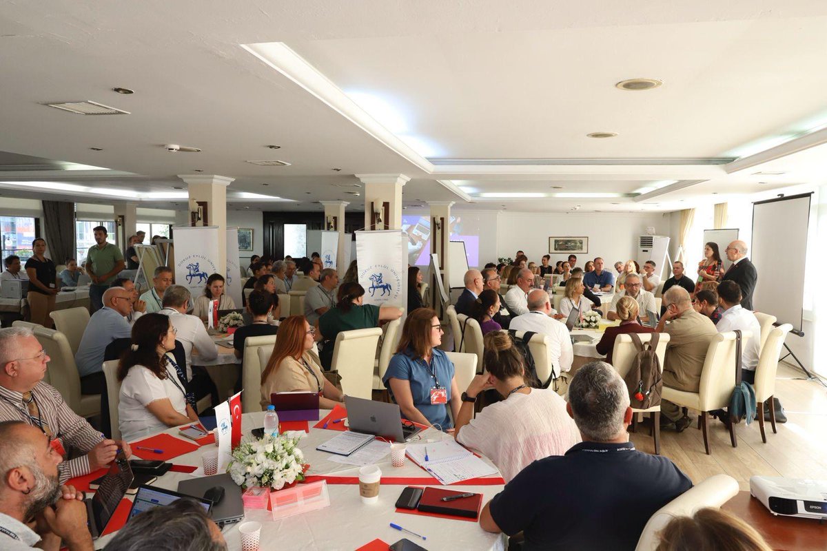 universitemDEU's tweet photo. Üniversitemiz 2026-2030 Stratejik Planlama Çalıştayı, DEÜ Rektör V. Prof. Dr. Mahmut Ak ve Üst Yönetimimizin katılımıyla yapıldı. 2026-2030 Dönemi Stratejik Planı’na uygun olarak hayata geçirilmesi öngörülen yatırım ve hizmetlerin görüşüldüğü çalıştayda, Üniversitemiz birim +++ https://t.co/DoVKI8tDu6