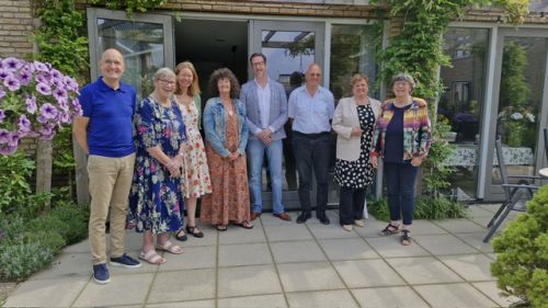 Gedeputeerde Provincie Zuid-Holland Anne Koning op bezoek bij Thuishuis Noordwijk.: Op woensdag 17 juli is mevrouw Koning, lid van het college van Gedeputeerde Staten provincie Zuid Holland, op werkbezoek geweest met een aantal collega’s in het Thuishuis… dlvr.it/T9jzCq