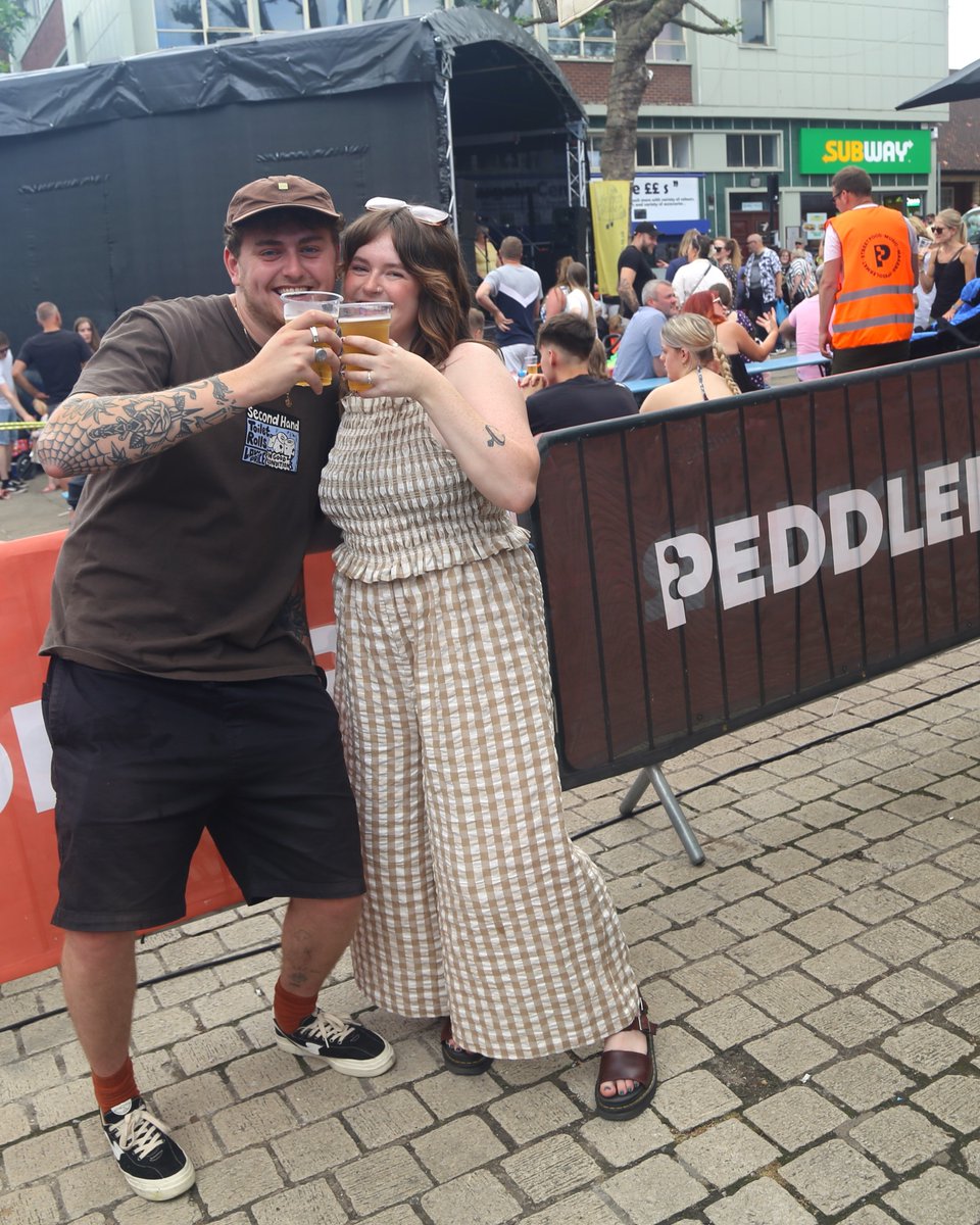 It's <a href="/peddlermkt/">Peddler Market</a> this weekend! Don't miss out on enjoying delicious food, ice cold pints in the sunshine &amp; a brilliant lineup to get you dancing! See the entertainment schedule on our website: chesterfield.co.uk/events/peddler…

#LoveChesterfield #ChesterfieldEvents #SummerInChesterfield