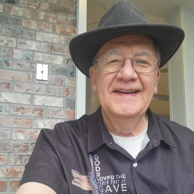 A Virginia pastor has been arrested for smacking his wife on an airplane because she got upgraded to 1st class.

He yelled “How the fuck did you get an upgrade?” before he hit her. This is real for some reason. 🥴

Meet Non- Alaska Airlines Gold Member Pastor Roger Holmberg Sr.