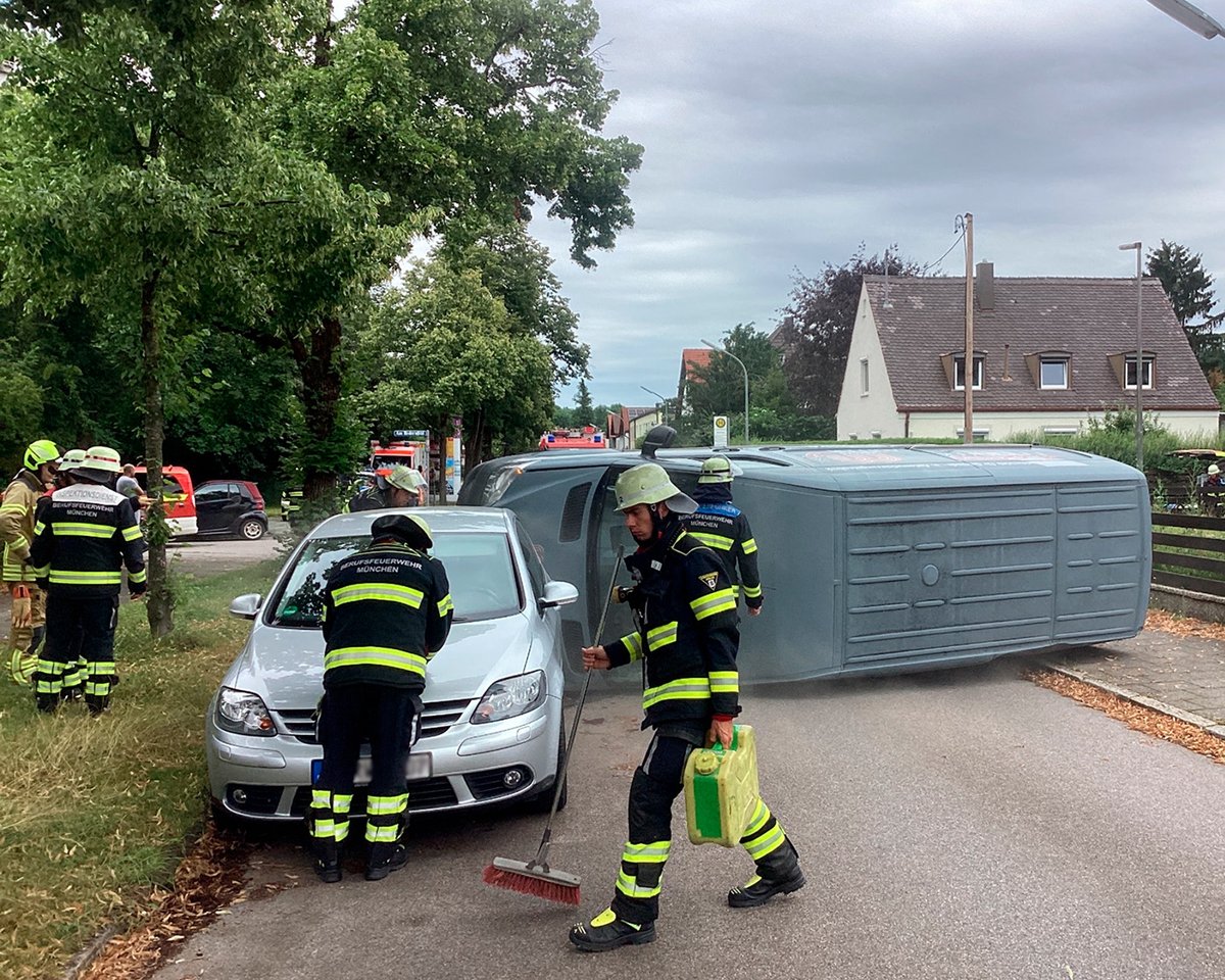BFMuenchen's tweet photo. In #Hadern wurden bei einem #Verkehrsunfall fünf Personen leicht verletzt. Zum Bericht der #Feuerwehr #München geht es hier: https://t.co/333HxyqDYy
#WirFürMünchen https://t.co/wd2bgkOoFV