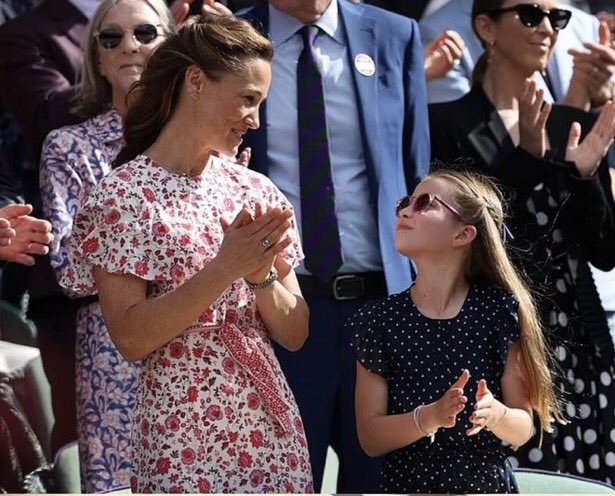 Princess Charlotte with her Auntie Pippa is so adorable ❤️ 

It’s nice to know the The Princess of Wales and Prince William’s children have a very close bond with the Middletons. 

George, Charlotte and Louis are growing up in a huge loving and supportive environment with the