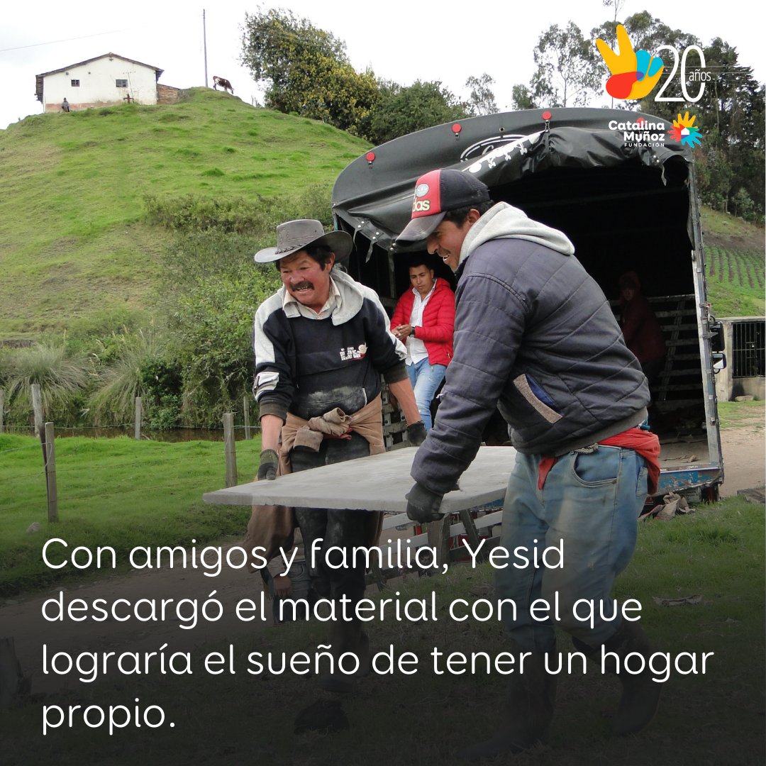 FCataMunoz's tweet photo. ¡Gracias a tú aporte ya estamos haciendo realidad el sueño de tener casa propia de 20 familias! 

Nos enorgullece compartir con ustedes un resumen de la jornada de construcción, donde hicimos realidad el sueño de una familia de Chocontá - Cundinamarca. 

#Pontela20xlos20FCM  🧵 https://t.co/MgNmrw490L