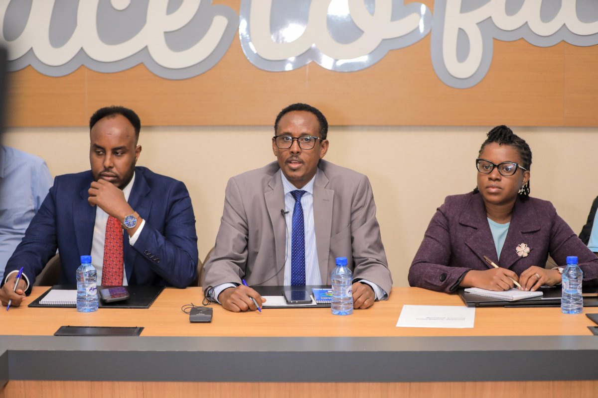 MoCTSomalia's tweet photo. The State Minister H.E @DirieMP has officially closed the two-day EAC Digital Transformation Strategy 202-2030 Country Validation Consultation in Mogadishu. A significant step forward in our regional collaboration to harness digital technology for development. @jumuiya #Digital https://t.co/H2AiMuVEpq
