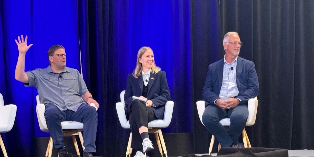WEForg's tweet photo. Thank you to our fantastic industrial symbiosis panel members who shared successful projects and perspectives from different backgrounds! #CWESummit https://t.co/9cPvDaC6Or