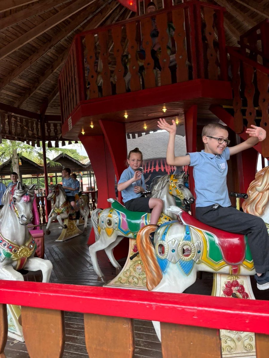 LeghVale's tweet photo. Y3H had a great day on our end of year trip. It was a scorcher and lots of queueing, but lots of squeals and giggles too! https://t.co/Vd8fWateG1