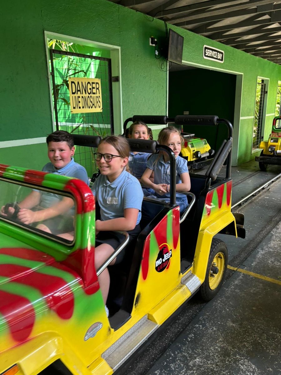 LeghVale's tweet photo. Y3H had a great day on our end of year trip. It was a scorcher and lots of queueing, but lots of squeals and giggles too! https://t.co/Vd8fWateG1