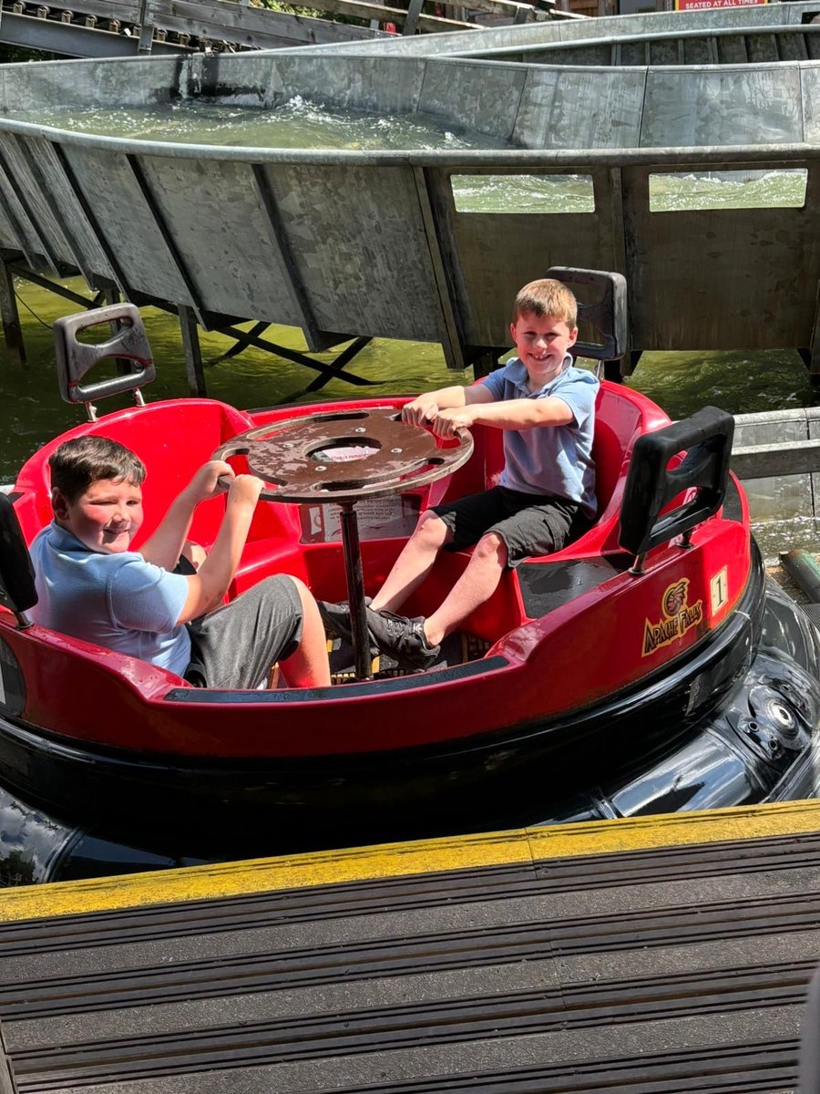 LeghVale's tweet photo. Y3H had a great day on our end of year trip. It was a scorcher and lots of queueing, but lots of squeals and giggles too! https://t.co/Vd8fWateG1