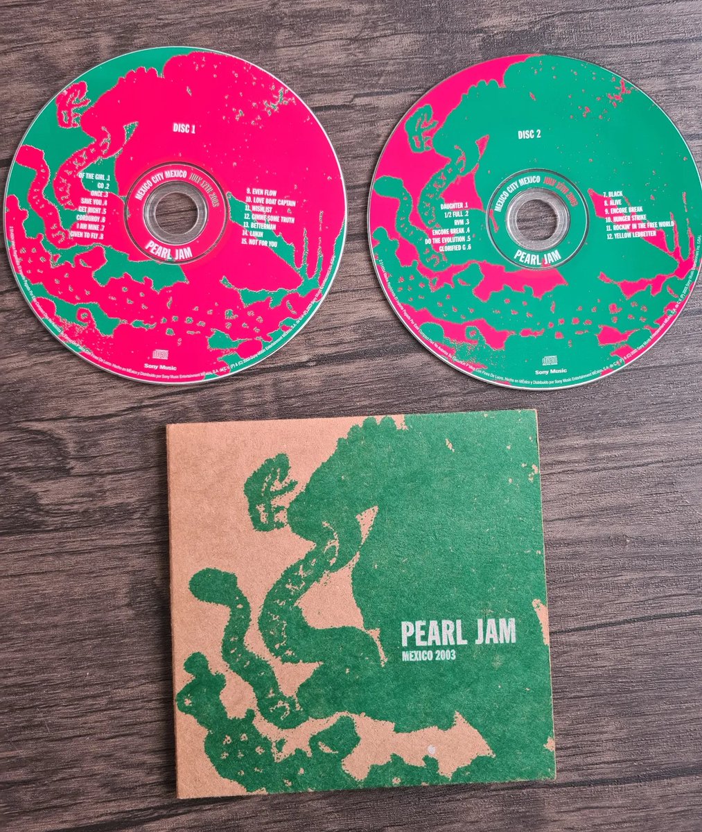 pjcm's tweet photo. 21 años de la primera visita de @PearlJam a la Ciudad de México, la primera de tres noches mágicas de julio de 2003.

¿Quienes estuvieron ahí? ¿Qué recuerdos tienen de esas fechas? https://t.co/iU5nyfq1JG