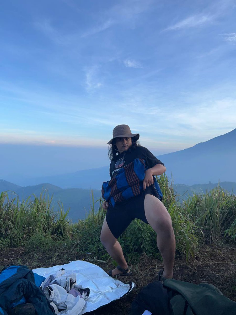 jaheanget_'s tweet photo. Hbd aku dewe https://t.co/W81vF8BCZp