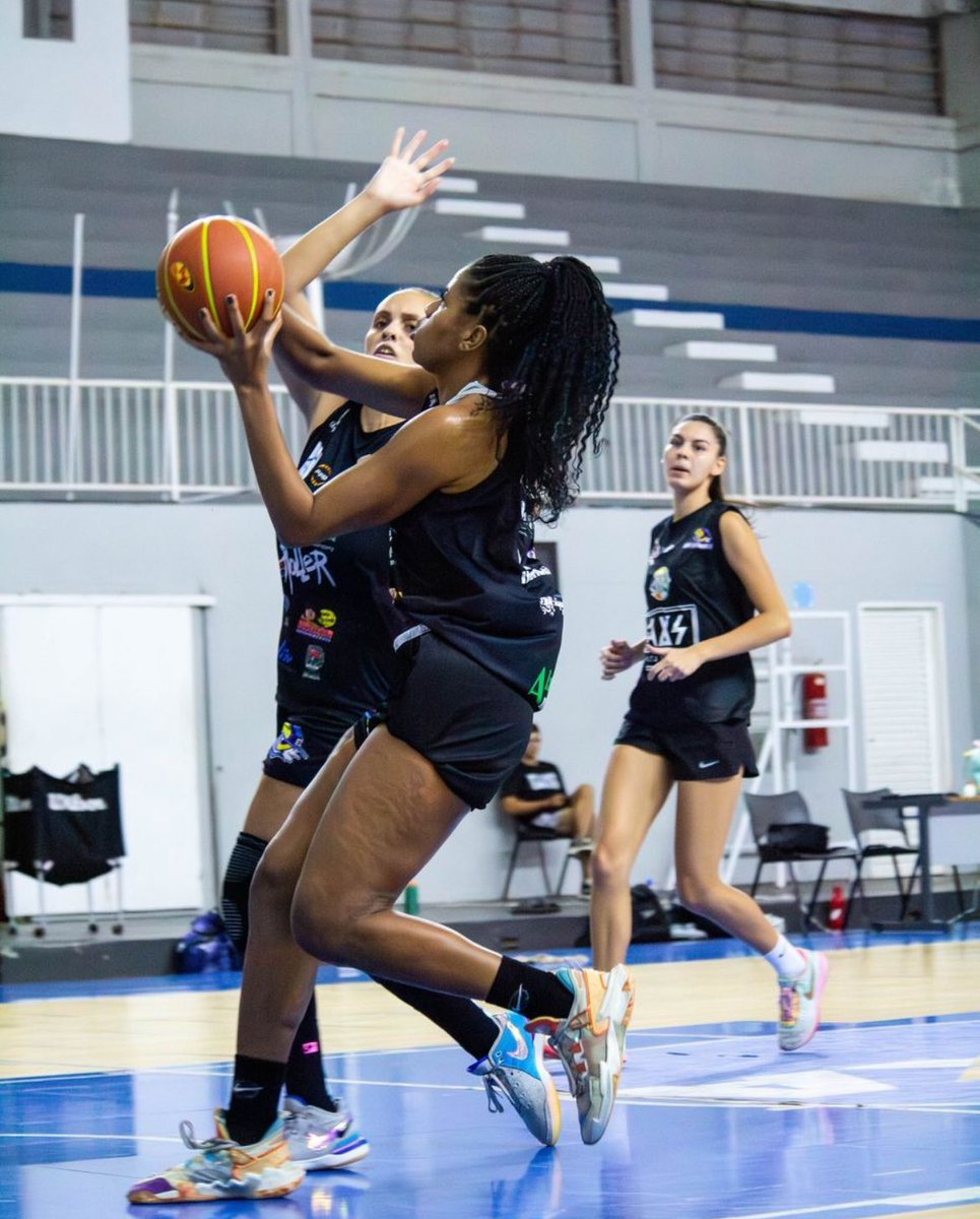𝐁𝐫𝐞𝐧𝐝𝐚!🏀👊🏼

📸 Guilherme Ribeiiro

#BasqueteFeminino
#BasqueteCatanduva
#WomensBasketball
#Basketball