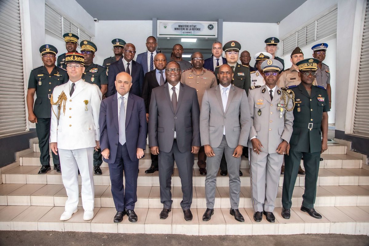 TBirahimaO's tweet photo. Au nom du Président de la République et en vertu des pouvoirs qui me sont conférés, j'ai procédé, ce mardi 16 juillet 2024, à la décoration du Général Patrick Vaglio, Attaché de Défense près l'Ambassade de France en Côte d'Ivoire et du Colonel Macoudou Gueye, Attaché de Défense près l'Ambassade du Sénégal en Côte d'Ivoire, respectivement aux grades d'Officier et Chevalier dans l'Ordre du Mérite ivoirien. 

En fin de mission après respectivement trois (03) ans et cinq (05) ans de bons et loyaux services à Abidjan, je leur adresse mes vœux de bonheur et de réussite dans leurs nouvelles fonctions.

#MEMDEF 
#COOPÉRATION 
🇨🇮🇫🇷🇸🇳