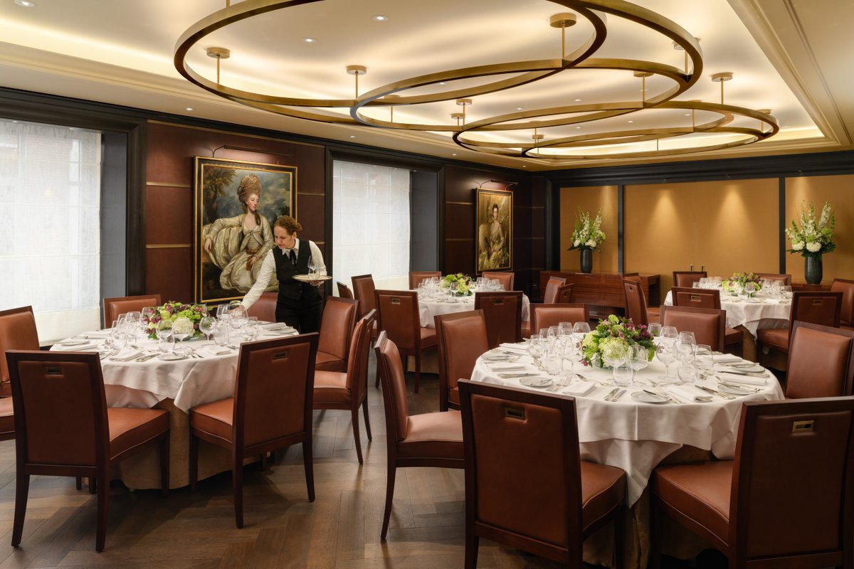 TheBeaumontLDN's tweet photo. The Sargent Room’s stunning artwork is the perfect backdrop for any event.

#Mayfair #TheBeaumont #PrivateDining #LuxuryHotels https://t.co/et1o1ChVVT