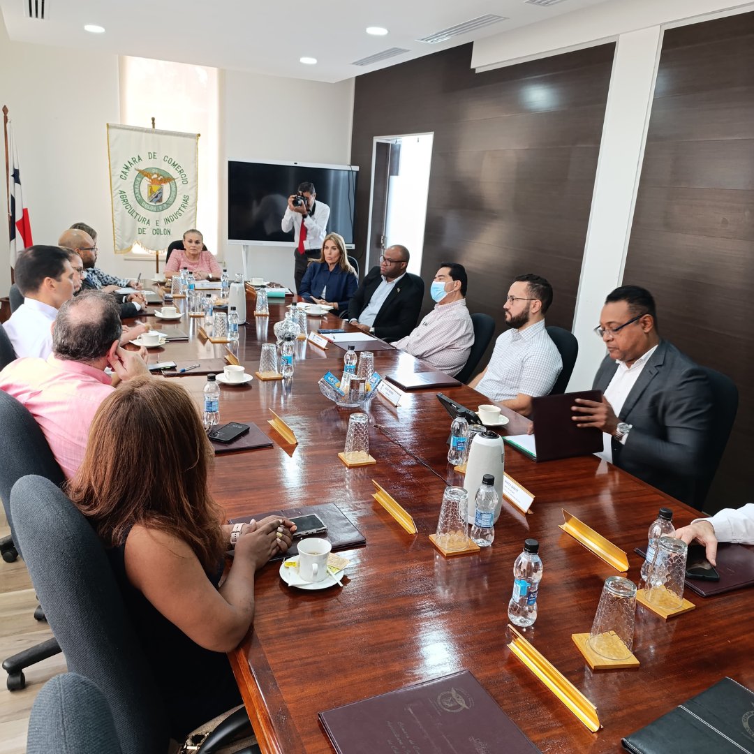 La junta directiva del gremio se reúne con la Gerente general de la Zona Libre de Colón; Licenciada Luisa Napolitano.

Durante esta reunión la directiva del gremio presento diferentes temas que se consideran importantes y que deben ser tomados en cuenta.