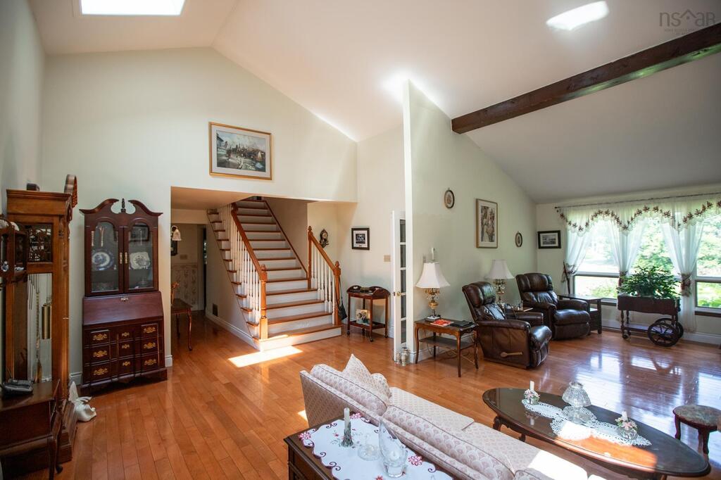 viewpoint_ca's tweet image. $730,000 FOR SALE
4 Beds | 2/1 Baths | 3,426 sq. ft.
91 Davis Drive, Beaver Bank

Looking for peace and tranquility in the charming community of Beaver Bank?

Listed by ViewPoint agents John Watson &amp;amp; Santiago Salgueiro
viewpoint.ca/cutsheet/20241…