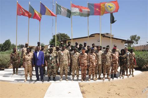 HumanityPurpose's tweet photo. #Insécurité| #BokoHaram 17.07.2024
Dans le cadre de l'Opération #LakeSanity II, une réunion stratégique a eu lieu à #Darack (#Cameroun) entre les autorités militaires des pays aux abords du #LacTchad pour penser l'après opération, définir des mesures de sécurité pour les civils. https://t.co/lNsYHIHzH2