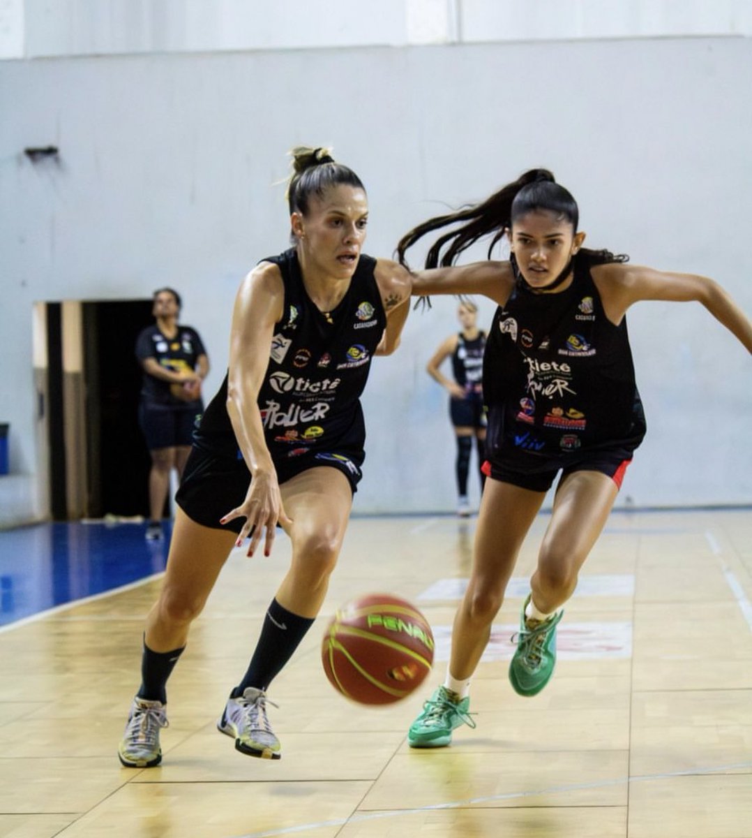 Experiência ➡️ Juventude! 😁💪🏽

📸 Guilherme Ribeiiro

#BasqueteFeminino
#BasqueteCatanduva
#WomensBasketball
#Basketball
