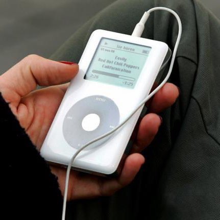 kodstrangeer's tweet image. bringing back 2009-2010 songs of our childhood that gives the most nostalgia. 

A Thread 🧵: