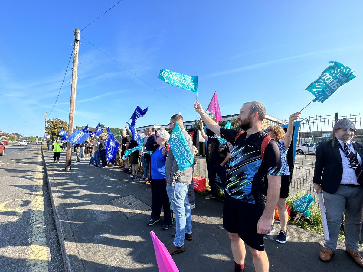 Louise Regan (@louregan1) on Twitter photo Solidarity ✊🏽 with <a href="/NEUnion/">National Education Union</a> and <a href="/NASUWT/">NASUWT</a> members taking strike action at Trinity School in Nottingham today - it was great to join their fantastic picket line before work. Unfortunately I missed the music 🎶
<a href="/NEUnottcity/">Nottingham City NEU</a> <a href="/NEUEastMidlands/">NEU East Midlands</a> Solidarity ✊🏽 with <a href="/NEUnion/">National Education Union</a> and <a href="/NASUWT/">NASUWT</a> members taking strike action at Trinity School in Nottingham today - it was great to join their fantastic picket line before work. Unfortunately I missed the music 🎶
<a href="/NEUnottcity/">Nottingham City NEU</a> <a href="/NEUEastMidlands/">NEU East Midlands</a>