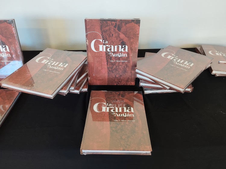 CiudadOlinka's tweet photo. 🌵🐞 #Designia: Documentan la historia de la grana cochinilla en Autlán.
👉🏽 https://t.co/3g2j1tyZRL
El uso de este insecto como colorante durante la época colonial es abordado por Lilia Oliver en su libro "Rojo autlense. La grana en Autlán 1548-1817".
📰 @yayo_EEQH https://t.co/7COizvtmWW