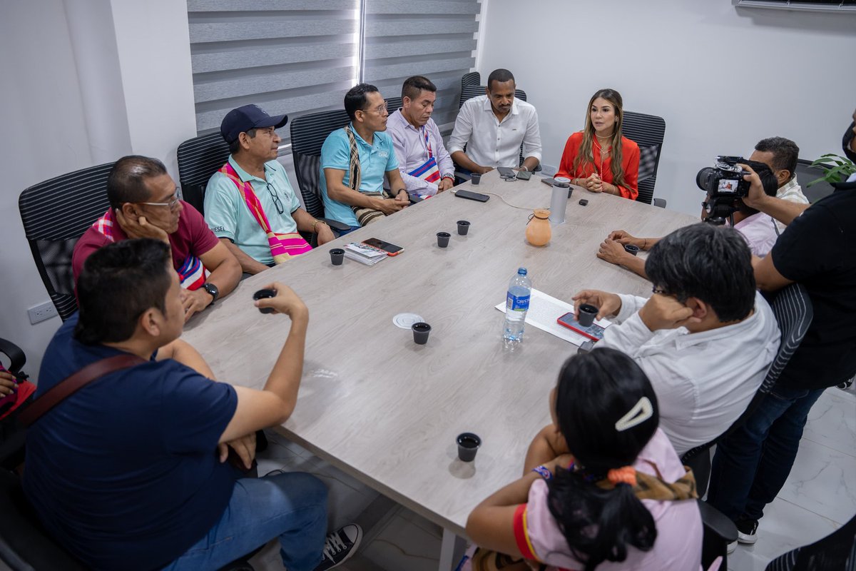 GobdelCesar's tweet photo. La gobernadora @elviamilenasd lidera un ameno encuentro con los cabildos indígenas Yukpas de todo el departamento, en el que se busca consolidar proyectos, escuchar sus necesidades y afianzar las relaciones con esta población en el Cesar https://t.co/eXH6euLyR3