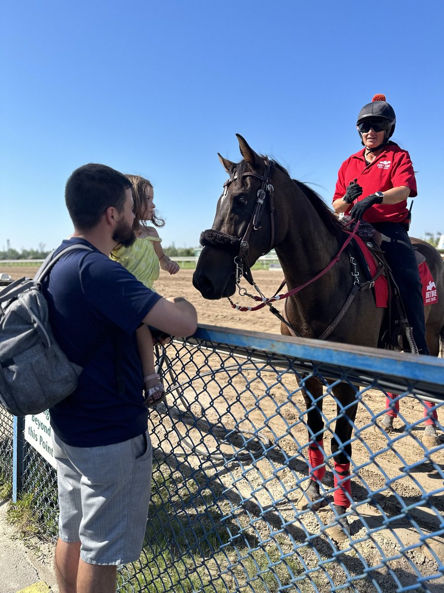 ashley_mailloux's tweet photo. I love watching thoroughbreds excel in their second careers. 💛

Undercover Cat, a ten-time winner from forty six starts, enjoys being @Forterieracing outrider @cadeddu_lisa’s pony during the races (and a TSA peppermint agent between the races). 🍬 #MintsPlease #OTTB https://t.co/CcO85upL1c
