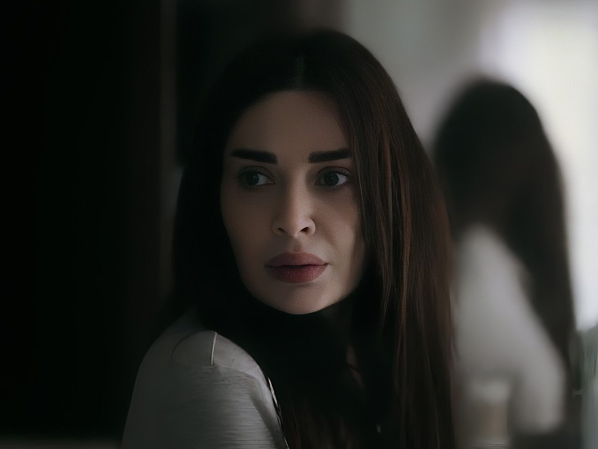 cyrinexil's tweet photo. - ميا 💔!

 - تخيلها ل اولادها هنا ووجع قلبها عليهم 💔

~•{@CyrineAbdlNour || #النسيان || #سيرين_عبدالنور }•~ https://t.co/GDYi104R0S