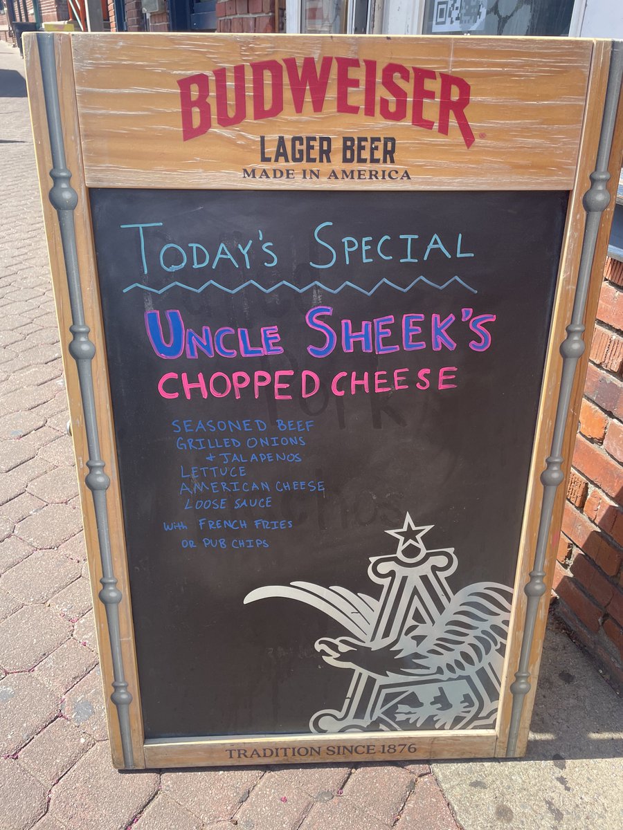 LooseChangeCU's tweet photo. Special of the day 

Uncle Sheek’s Chopped Cheese

Seasoned beef, grilled onions and jalapeños, lettuce, American cheese, loose sauce. Served with fries or pub chips 

Come get lost in the loose sauce 🤤 https://t.co/QlPY5pGhnk