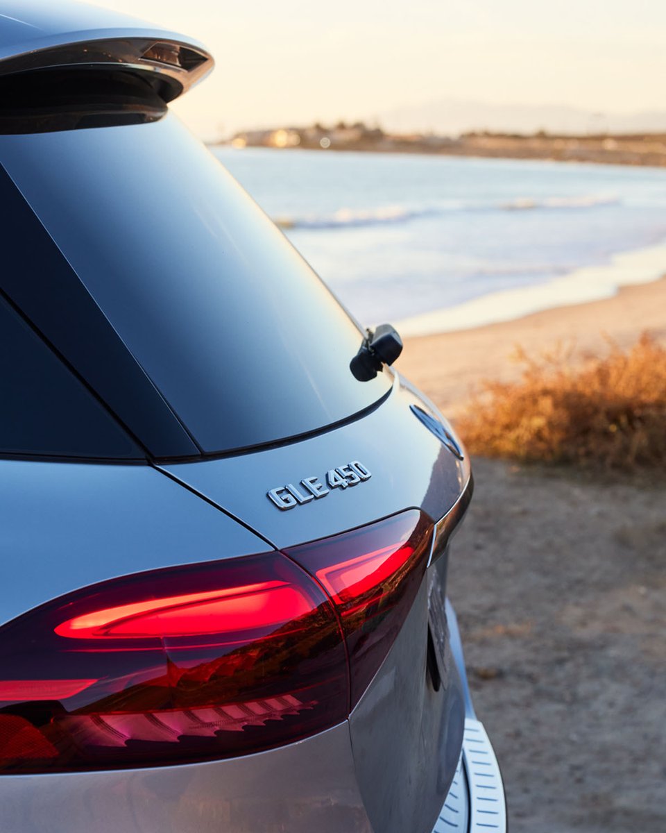MercedesJax's tweet image. It sees all around so you can find the best beach spot. Rearview and 360° cameras give you extra eyes in the GLE SUV. 📸: @anthonydiasphotography #MercedesBenz #GLE #MercedesBenzGLE   For more info call (904) 724-1080 or visit mercedesbenzofjacksonville.com. | #Jacksonville #FL