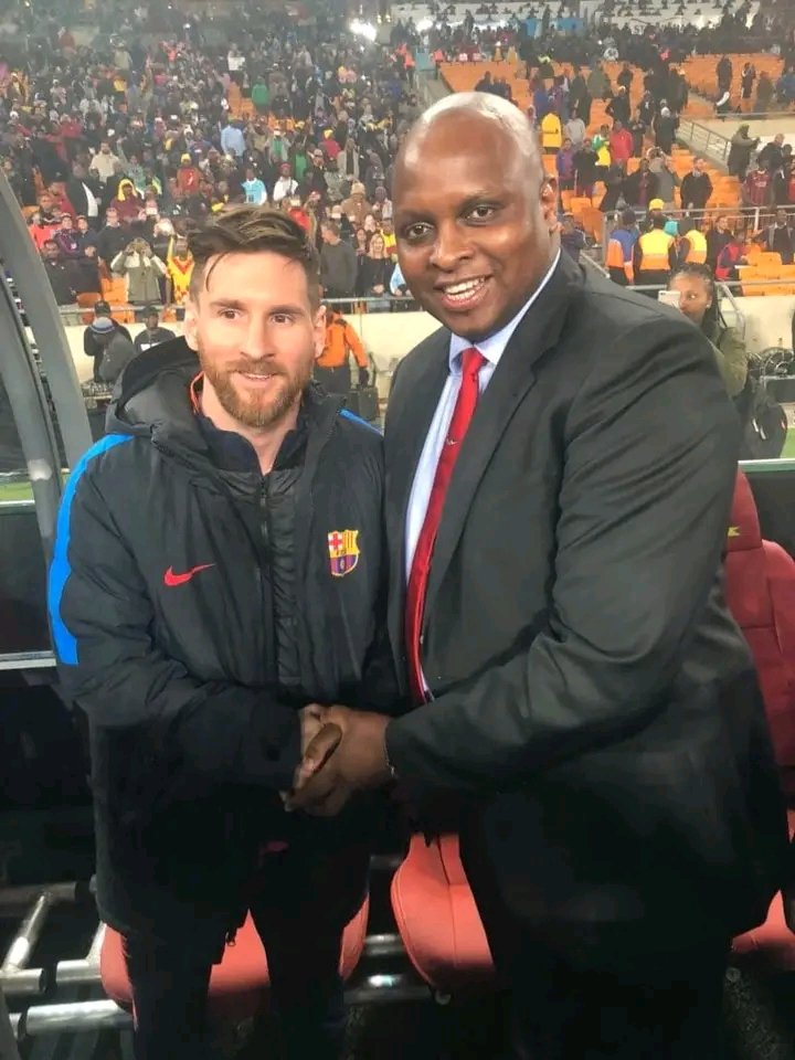 DIDONE81's tweet photo. They will tell you they hate white people,but they want to shine through the success of the white people. They will never take pictures with black people who are suffering economically. https://t.co/xjeiYGlZvU