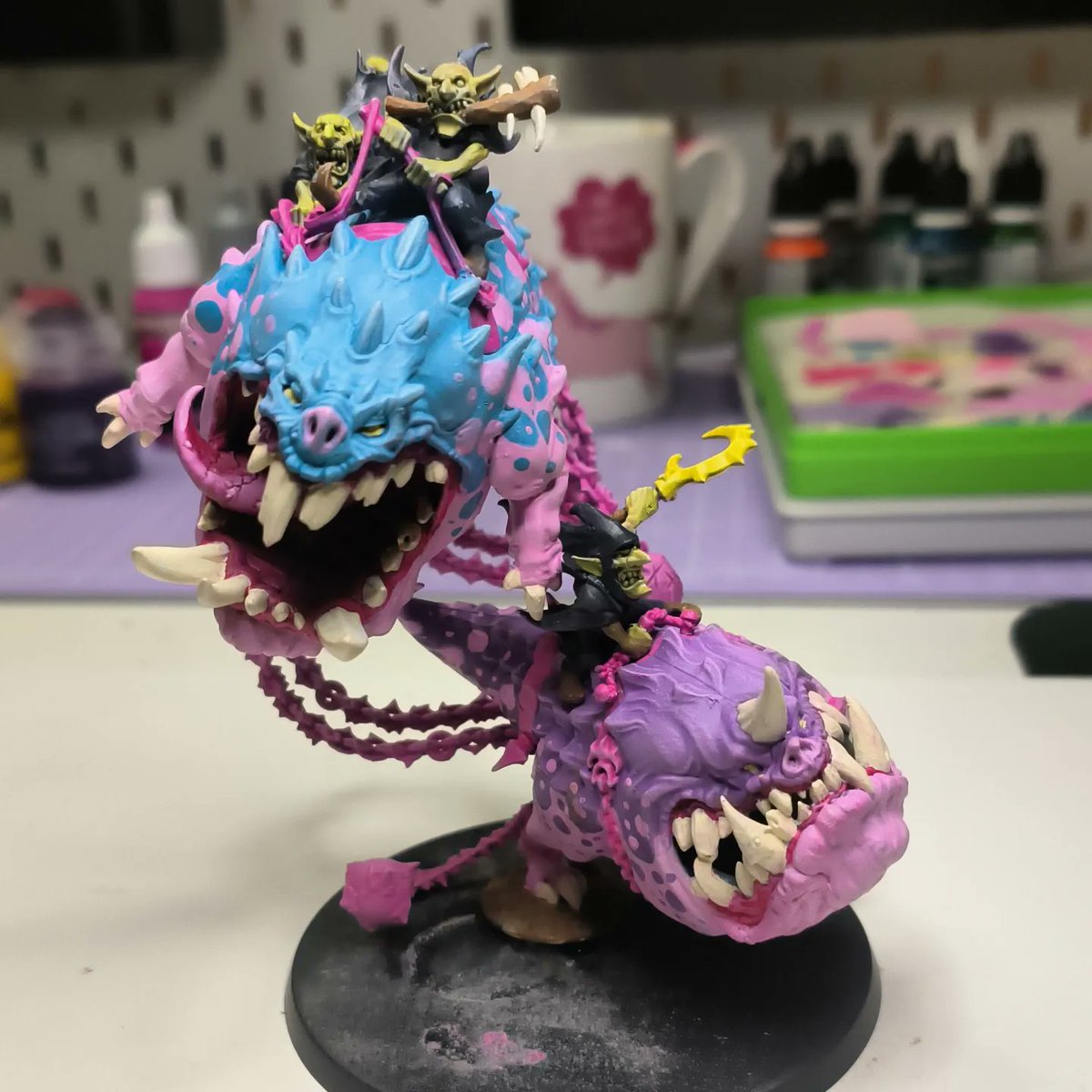 BeeJasmine_'s tweet photo. An update on my squig boys!! Still a work in progress and more to be done but they are getting there

I'm enjoying painting these so much, glad I finally got them 💜💙💕

#warhammerageofsigmar #warhammer #warhammer40k #gamesworkshop #manglersquig #gloomspitegitz https://t.co/TkgcIkpBVb