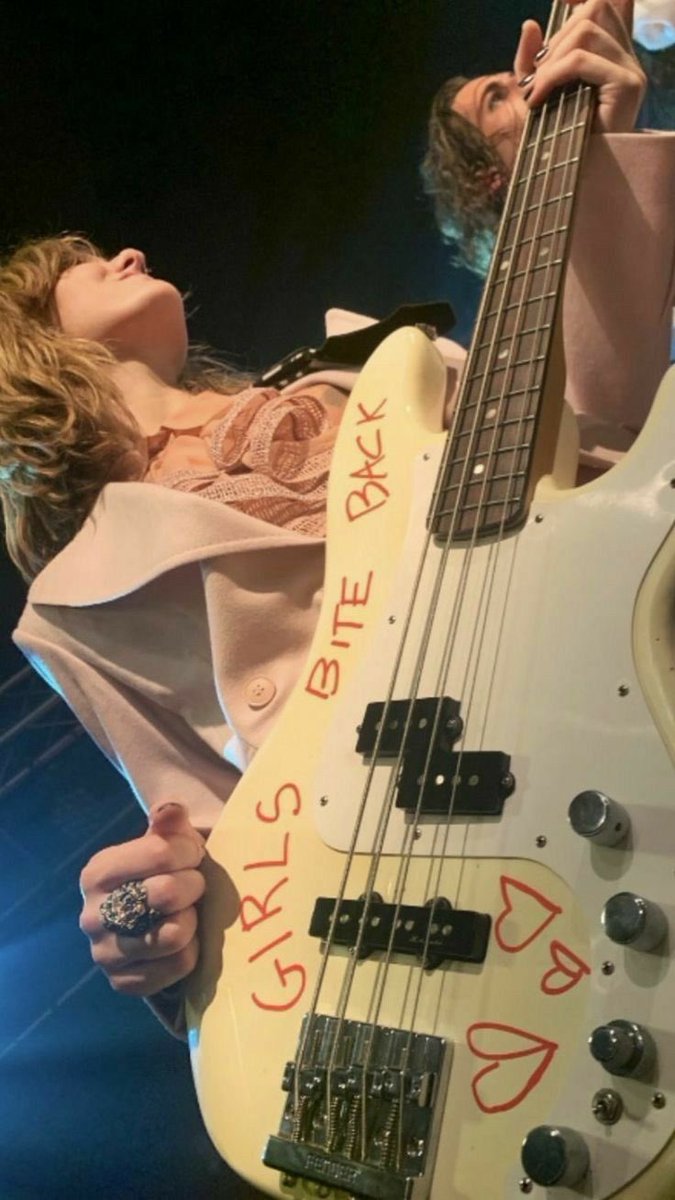 MaaneskinFan's tweet photo. Miss the “Girls bite back”-bass❤️❤️ https://t.co/Obb7cz1cOg