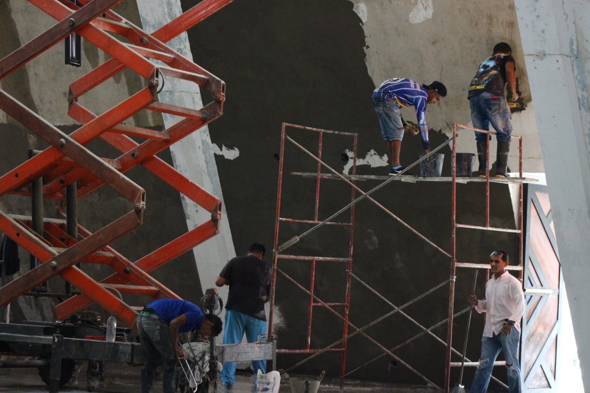 eduardopiate2's tweet photo. Inspeccionamos el trabajo de rehabilitación integral que realiza el gobierno del pdte ⁦@NicolasMaduro⁩ en la Catedral de San Fernando de Apure. Un trabajo que incluye impermeabilización, pintura exterior e interior, recuperar el sistema eléctrico, toda la madera, etc. https://t.co/sMsBikjvil