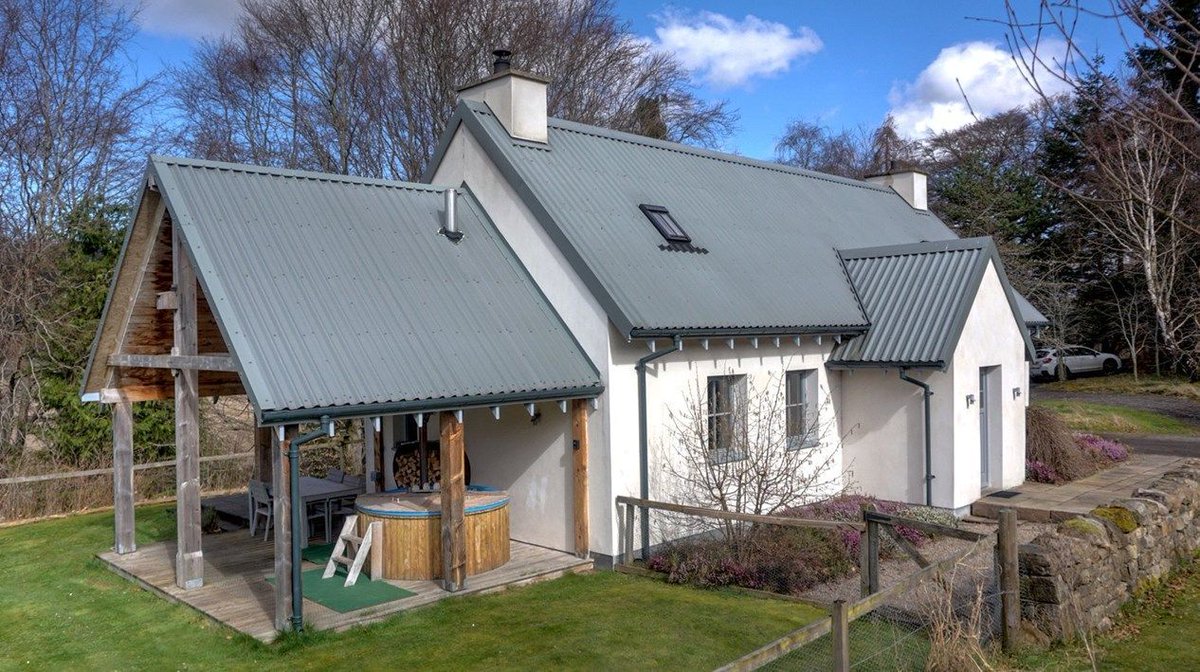 Galbraith_ELG's tweet photo. 📢 NEW LAUNCH📢 
Pluscarden Crofts - Two outstanding detached houses in a stunning rural setting in the Vale of Pluscarden. For sale as a whole or in 2 separate lots. 
Call our team for more information on 01463 224343 ☎️ or check out our website 👇 
https://t.co/bpn9jflC1H https://t.co/5MKWik7TF9