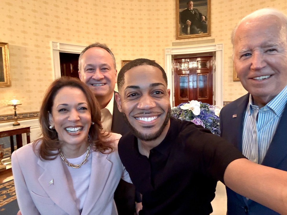 2RawTooReal's tweet photo. Don’t listen to corporate media…. We’re going to win 🏆 https://t.co/I1Bt4aD2dW