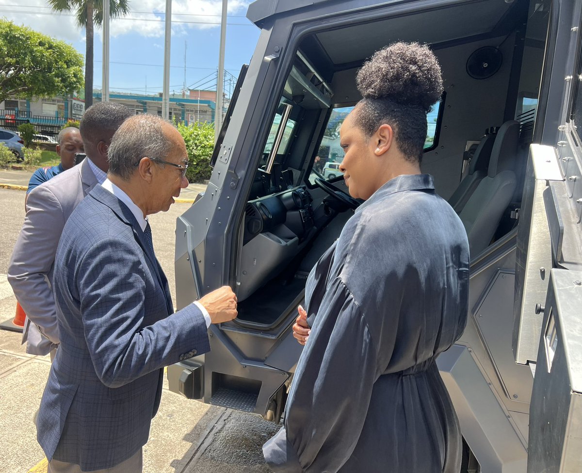 mnsgovjm's tweet photo. (1/3) #HappeningNow: Deputy Prime Minister and Minister of National Security, the Hon. Dr. Horace Chang, receives a courtesy call from Chief Executive Officer, Lititia Myers Gray, and Chief Risk Officer, Captain Garth Gray of ECHE Limited. https://t.co/zrwulMXc99