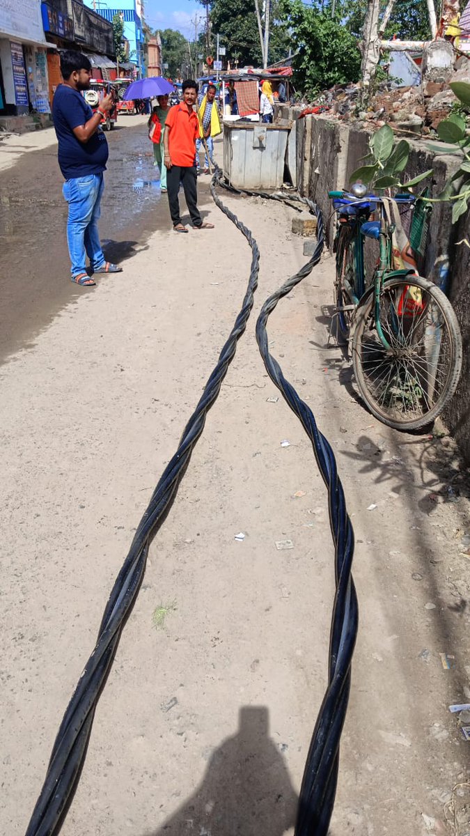EnergyBihar's tweet photo. श्रावणी मेला स्थलों एवं कांवरिया पथ पर होगी बिजली की निरंतर आपूर्ति।
#श्रावणी_मेला 2024 के दौरान मेला स्थलों और इससे जुड़े रास्तों पर निरंतर बिजली आपूर्ति के लिए सुल्तानगंज, #भागलपुर में मेंटेनेंस का कार्य किया जा रहा है।
#BiharEnergyDept https://t.co/Xo4LTq3y4E